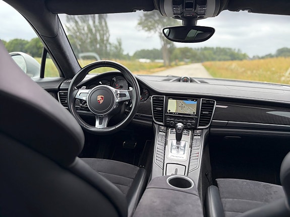Porsche Panamera GTS 19 of 22