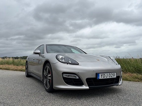 Porsche Panamera GTS 4 of 22