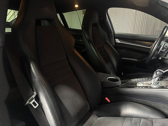 Porsche Panamera GTS 12 of 24