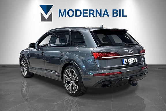 Audi Q7 4 of 5