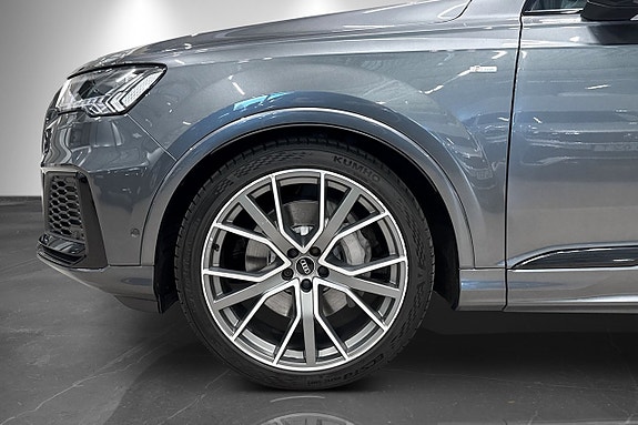 Audi Q7 2 of 5