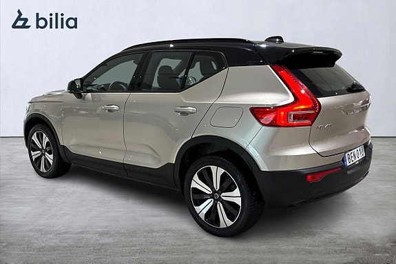 Volvo XC40 2 of 5
