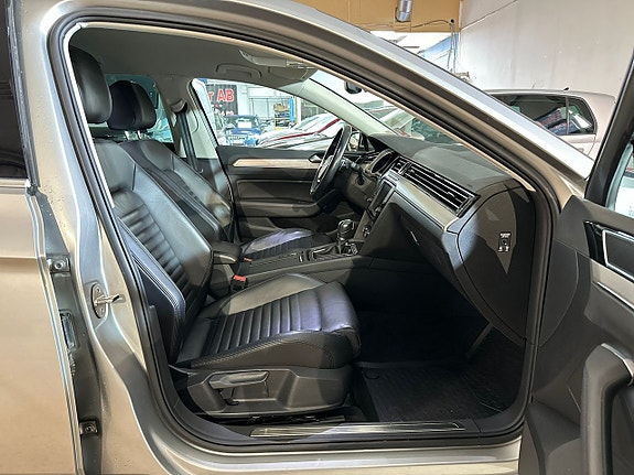 Volkswagen Passat 9 of 17