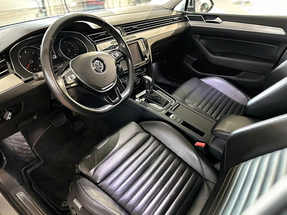Volkswagen Passat 15 of 17