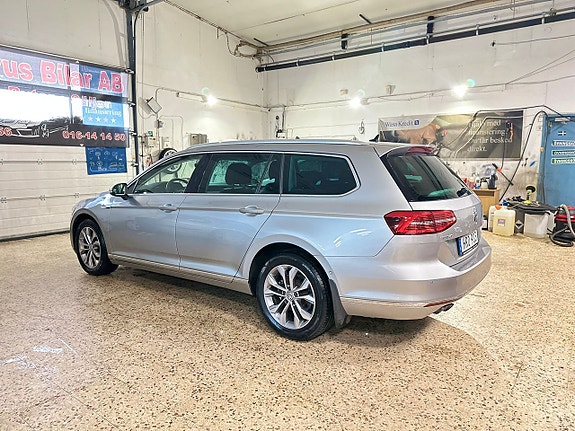 Volkswagen Passat 5 of 17