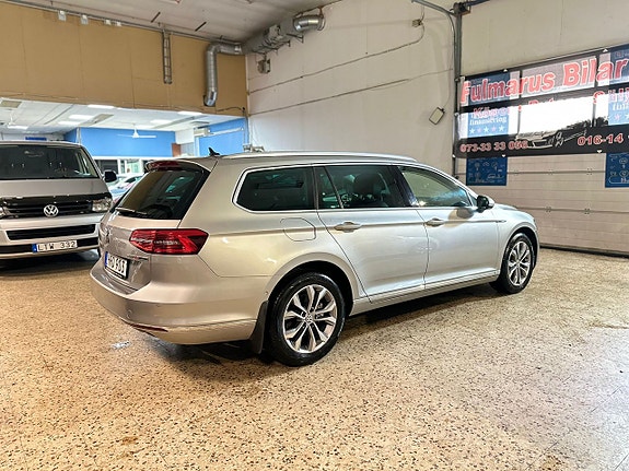 Volkswagen Passat 4 of 17