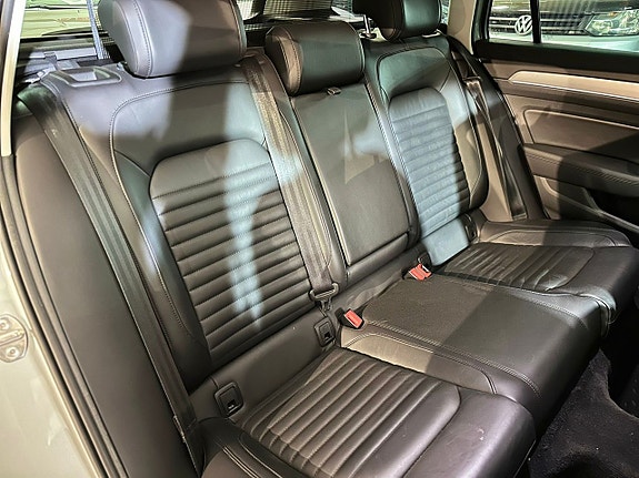 Volkswagen Passat 7 of 17