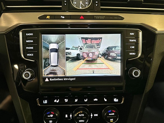 Volkswagen Passat 11 of 17