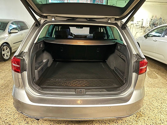 Volkswagen Passat 16 of 17