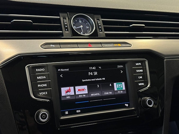 Volkswagen Passat 17 of 20