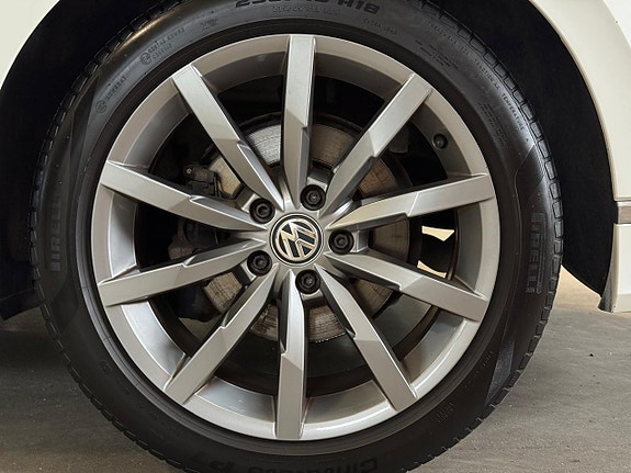 Volkswagen Passat 13 of 20