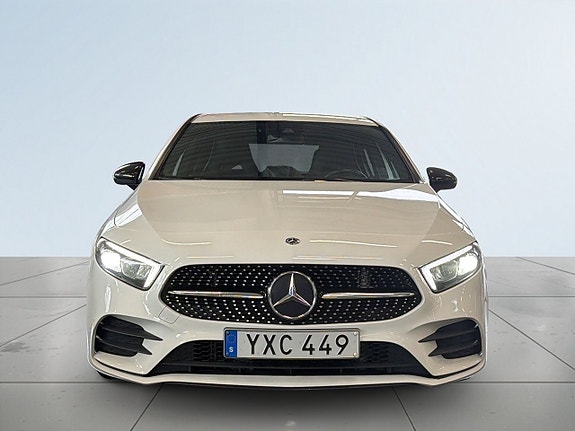 Mercedes-Benz A200 2 of 5