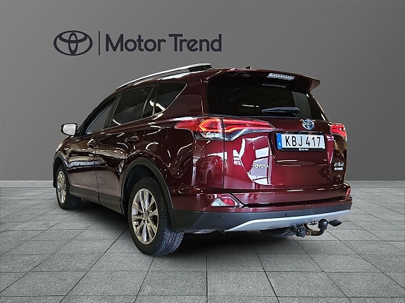 Toyota RAV4 3 of 21