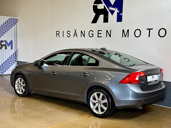 Volvo S60 4 of 5
