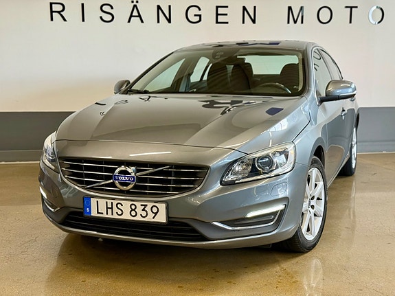 Volvo S60 2 of 5