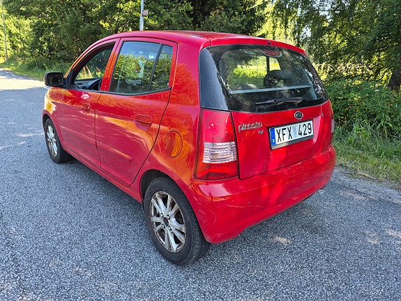 Kia Picanto 8 of 17