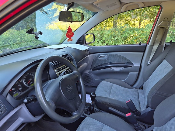 Kia Picanto 10 of 17
