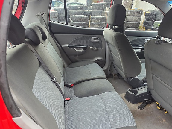 Kia Picanto 6 of 17