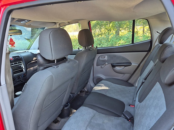 Kia Picanto 9 of 17