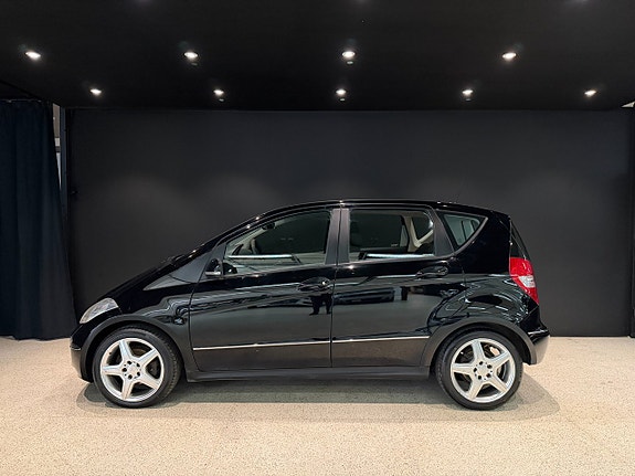 Mercedes-Benz A180 3 of 14