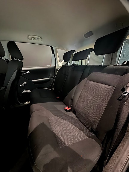 Mercedes-Benz A180 9 of 14