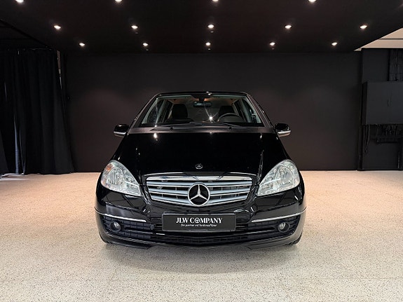 Mercedes-Benz A180 2 of 14