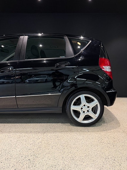 Mercedes-Benz A180 4 of 14