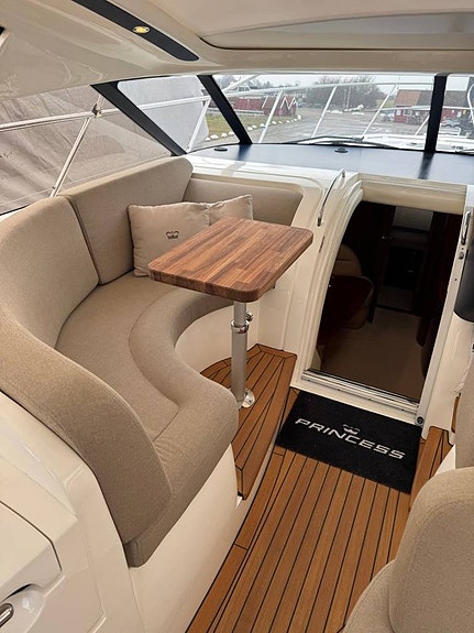 Princess V48 -05 | 2 x Volvo Penta D9-575 4 of 5