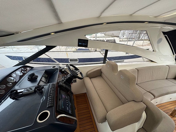 Princess V48 -05 | 2 x Volvo Penta D9-575 5 of 5