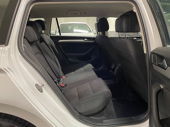 Volkswagen Passat 13 of 24