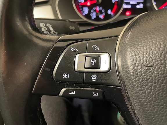 Volkswagen Passat 17 of 24