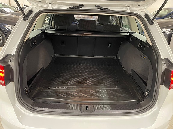 Volkswagen Passat 7 of 24