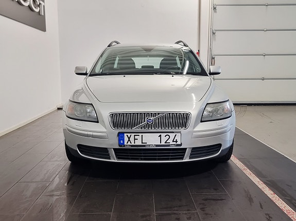 Volvo V50 3 of 20
