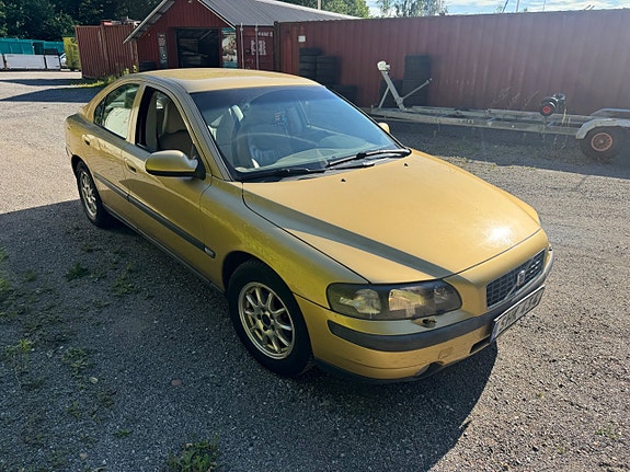 Volvo S60 2 of 12