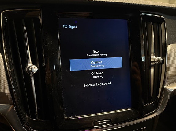 Volvo V90 Cross Country 23 of 25