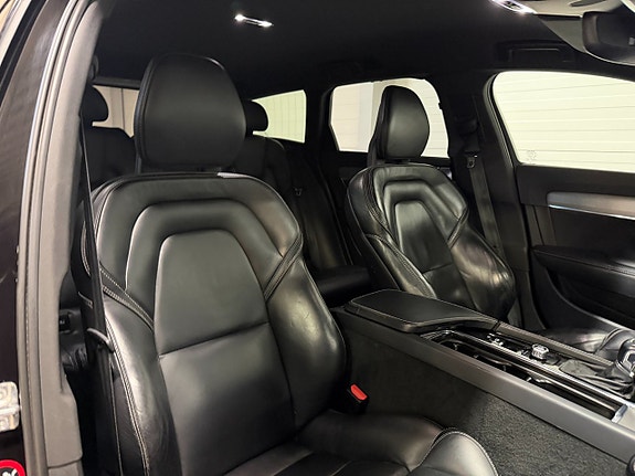 Volvo V90 Cross Country 13 of 25