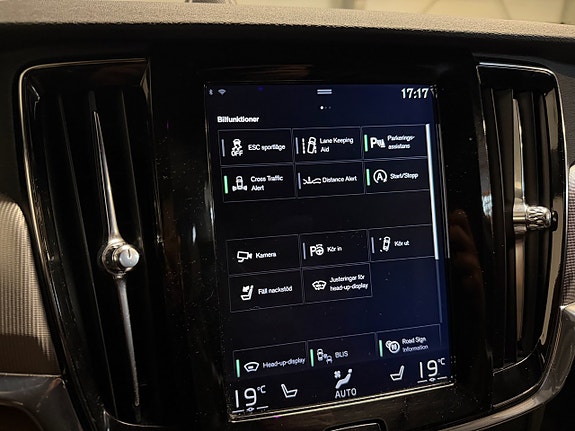 Volvo V90 Cross Country 21 of 25
