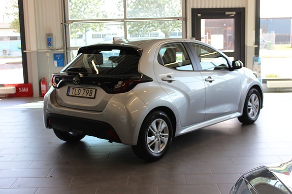 Toyota Yaris 13 of 15