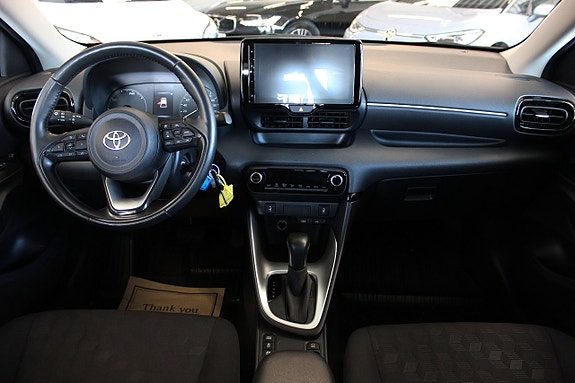 Toyota Yaris 9 of 15