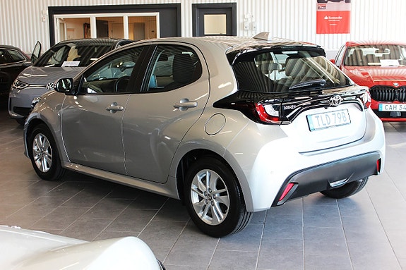 Toyota Yaris 3 of 15