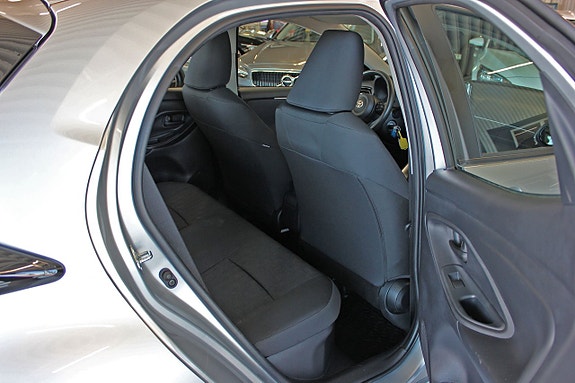 Toyota Yaris 4 of 15