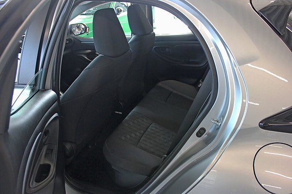 Toyota Yaris 12 of 15