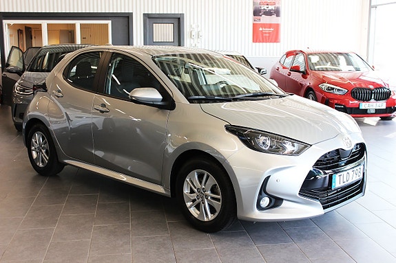 Toyota Yaris 10 of 15