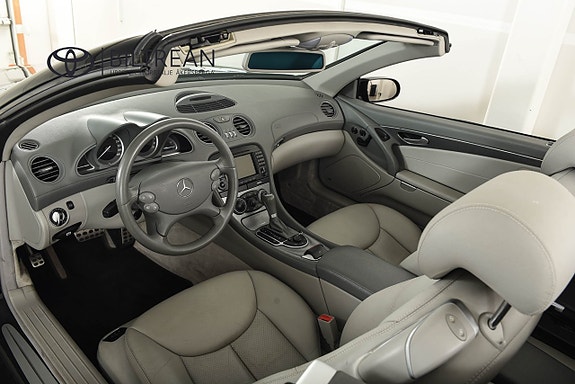 Mercedes-Benz SL350 11 of 16