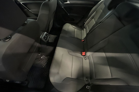 Volkswagen Golf VII 9 of 13