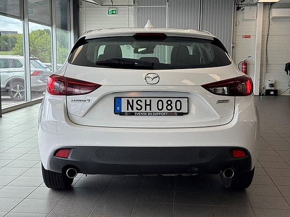 Mazda 3 4 of 5