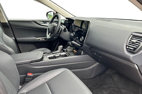 Lexus NX450h+ 10 of 24