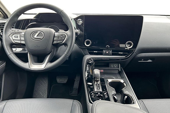 Lexus NX450h+ 9 of 24