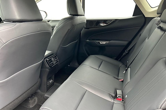 Lexus NX450h+ 12 of 24