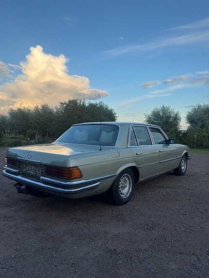 Mercedes-Benz 350 SE 7 of 10